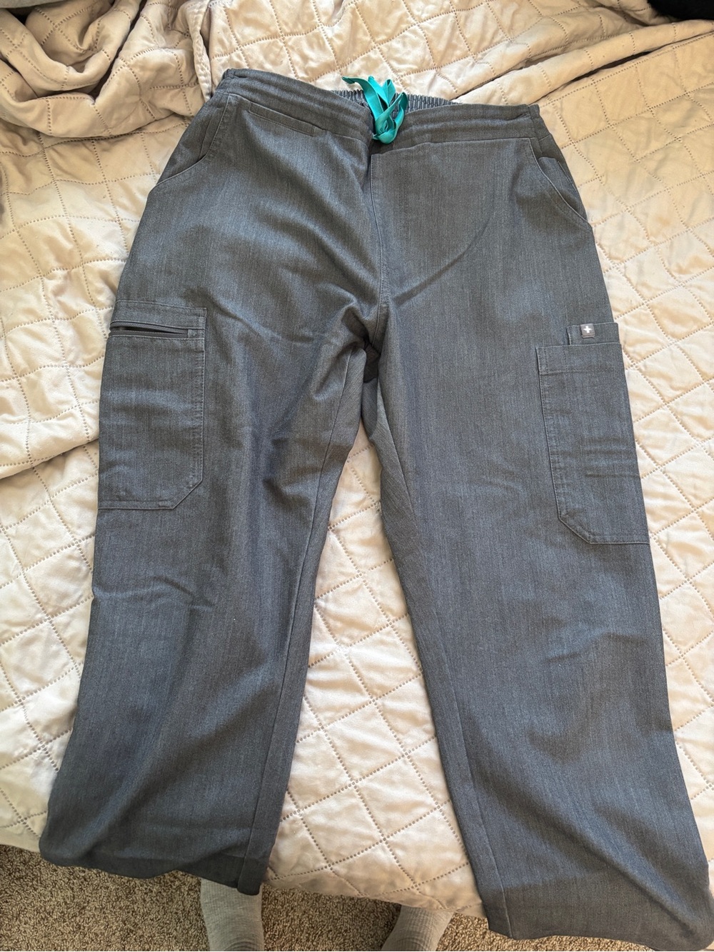 Figs Graphite Scrub Set - Picture 3 of 5